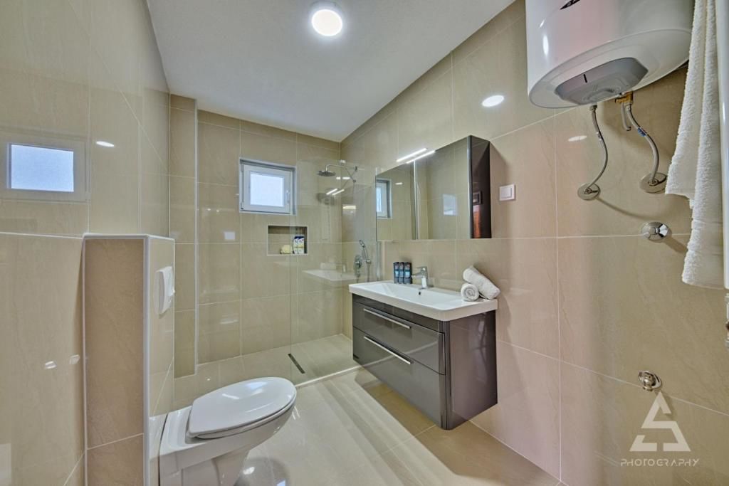 Виллы Sunny Villa with pool Добра-Вода-14