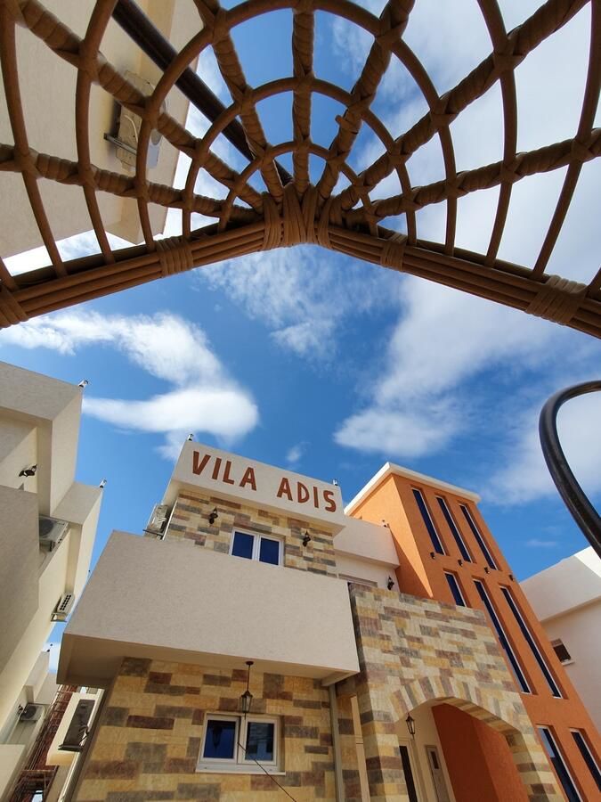 Виллы Sunny Villa with pool Добра-Вода-7