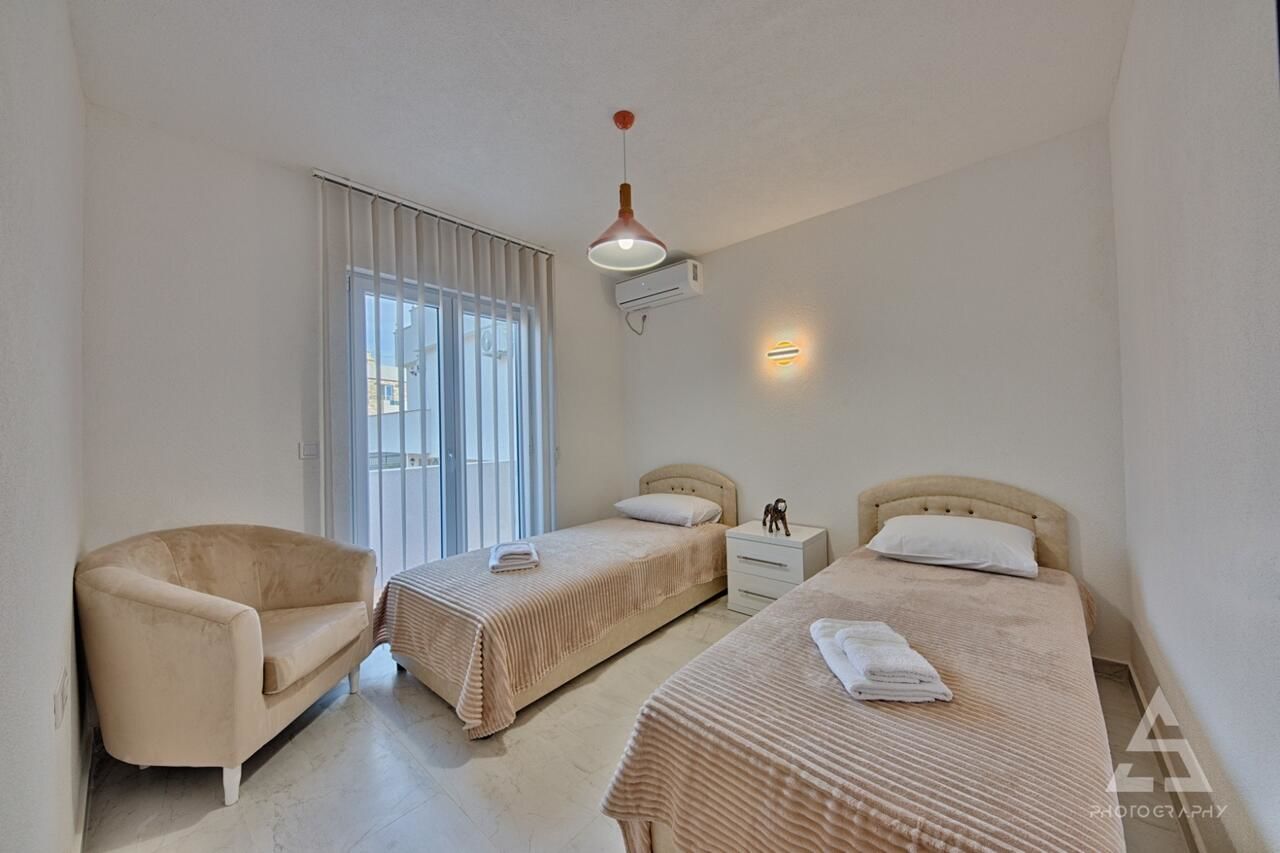 Виллы Sunny Villa with pool Добра-Вода-10