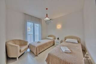 Виллы Sunny Villa with pool Добра-Вода Апартаменты-17