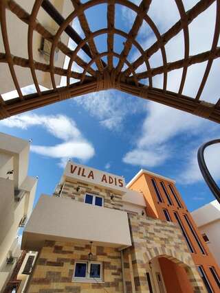 Виллы Sunny Villa with pool Добра-Вода Апартаменты-4